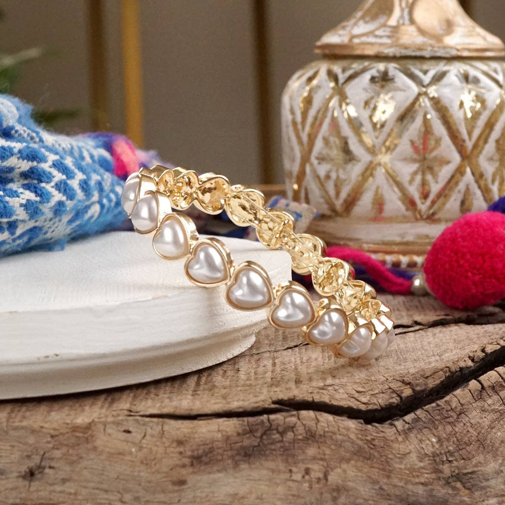Sweetheart Shine – Gold Stretchy Bangle with Pearl Hearts